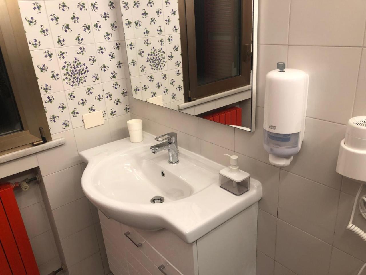 8- Tourist House Bologna - Light House - Self Check-In Apartman Kültér fotó